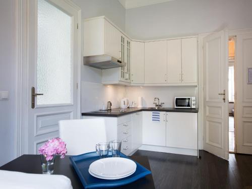 Antique Apartments Old Town - image 2