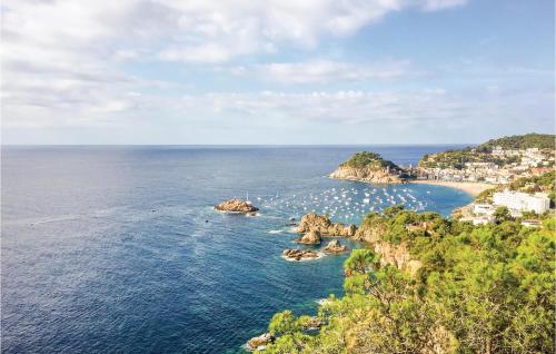 Three-Bedroom Apartment in Tossa de Mar - image 9