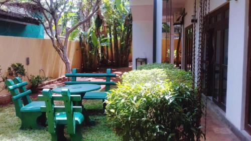 Kert, Villa DeLorenta in Anuradhapura