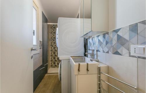 Beautiful apartment in Comiso w/ Outdoor swimming pool Outdoor swimming pool and 2 Bedrooms - image 13