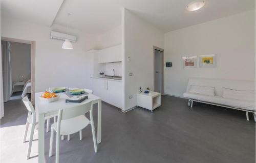  Awesome apartment in San Cataldo with 1 Bedrooms, WiFi and Outdoor swimming pool in San Cataldo