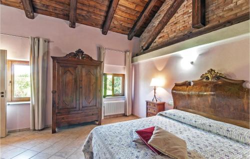  Amazing home in Castagnole delle Lanze with 2 Bedrooms and WiFi in Castiglione Tinella