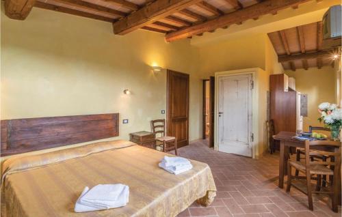  Beautiful apartment in Castiglione d,Lago PG with 2 Bedrooms, WiFi and Outdoor swimming pool in Strada