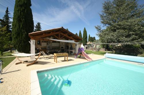 Peldbaseins, La Lavande in Camaret-Sur-Aigues