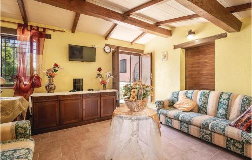  Beautiful Home In Acquasparta -tr- With 9 Bedrooms, Private Swimming Pool And Outdoor Swimming Pool in Configni