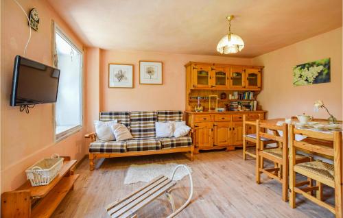 Nice home in LASTEBASSE with WiFi and 4 Bedrooms gîte à louer Vezzena