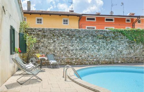 Peldbaseins, Casa Orange in Santa Maria La Longa