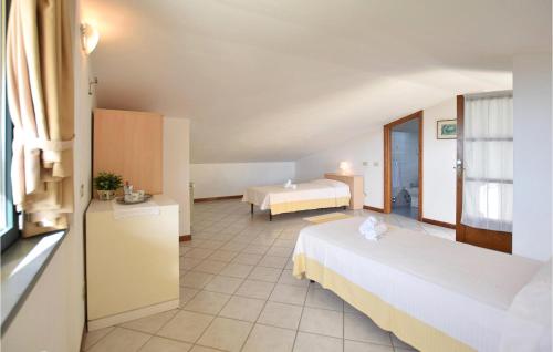 3 Bedroom Cozy Home In Massarosa