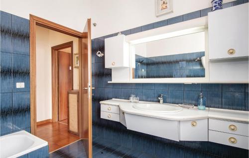 Three-Bedroom Holiday Home in Spoleto -PG- - image 12