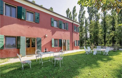 2 Bedroom Awesome Home In Taglio Di Po Ro