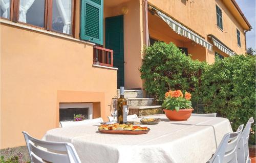 Three-Bedroom Holiday home with Sea View in Porto Venere SP in Le Grazie