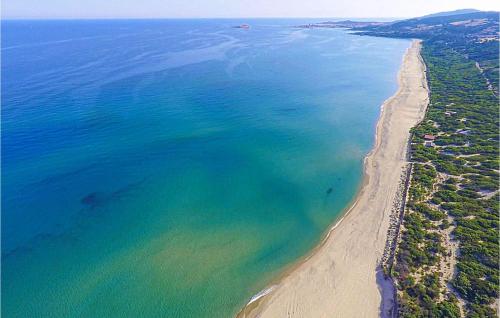  1 Bedroom Amazing Apartment In Muntiggioni, Ferienwohnung in Badesi