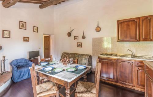  Nice apartment in Castiglione d,Lago PG with 1 Bedrooms, WiFi and Outdoor swimming pool in Strada