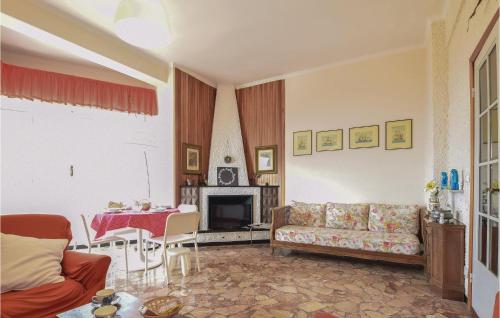 2 Bedroom Beautiful Apartment In Pieve Ligure