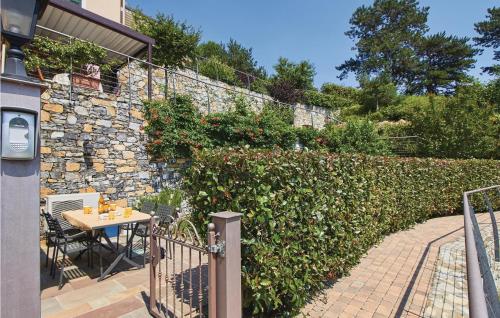 Viesnīcas āriene, 2 Bedroom Beautiful Home In Magliolo in Magliolo