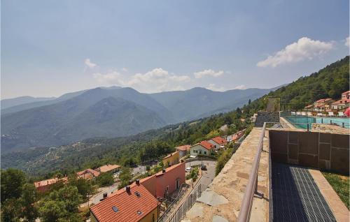 Peldbaseins, 2 Bedroom Beautiful Home In Magliolo in Magliolo