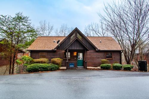 Mountain Retreat WC Possible with Hot Tub in Sevierville, USA