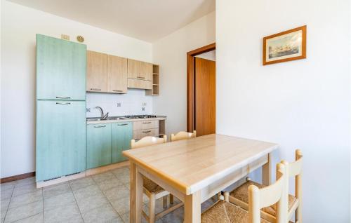 One-Bedroom Apartment image 9