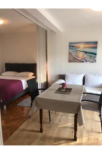 Studio Apartment with Terrace