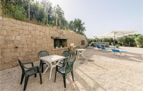 Peldbaseins, Awesome Apartment In Valnogaredo Pd in Cinto Euganeo