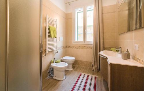Vannas istaba, Awesome Apartment In Valnogaredo Pd in Cinto Euganeo