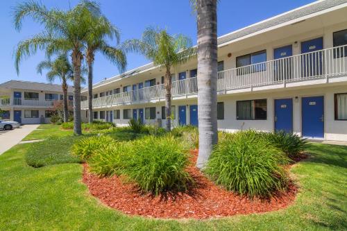 入口, 西爾馬流浪客棧 (Vagabond Inn Sylmar) in 聖塔克拉利塔