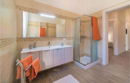 Vannas istaba, Gorgeous Apartment In Valnogaredo Pd in Cinto Euganeo