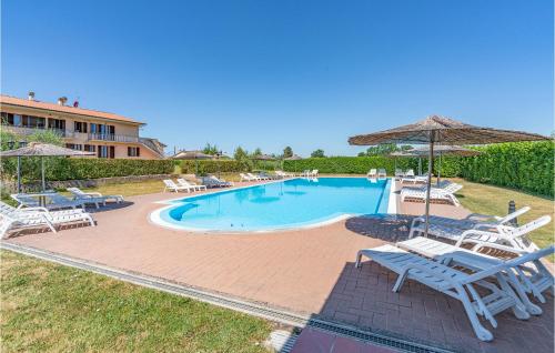  Stunning apartment in Castiglione del Lago with 2 Bedrooms, WiFi and Outdoor swimming pool, Ferienwohnung in Casamaggiore