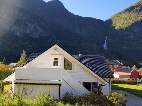 Bright and cozy apartment 1.5km from city centre - Apartment - Aurland