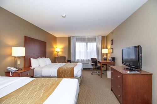 Comfort Inn & Suites East Moline near I-80