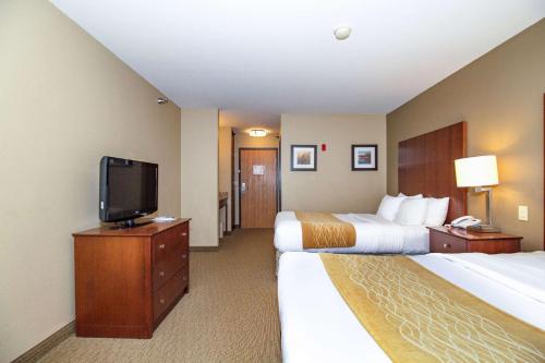 Comfort Inn & Suites East Moline near I-80