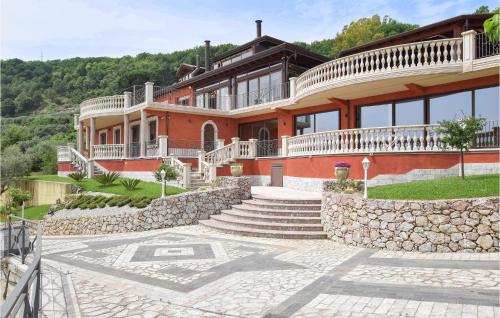 Stunning home in Gioiosa Marea with Indoor swimming pool, Sauna and 5 Bedrooms gîte à louer Patti