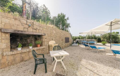 Peldbaseins, Nice Apartment In Valnogaredo Pd in Cinto Euganeo
