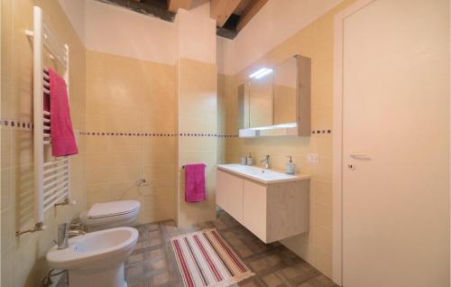 Vannas istaba, Nice Apartment In Valnogaredo Pd in Cinto Euganeo