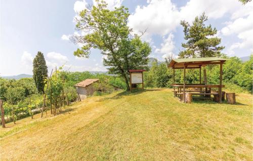 2 Bedroom Pet Friendly Home In Casoli Lu