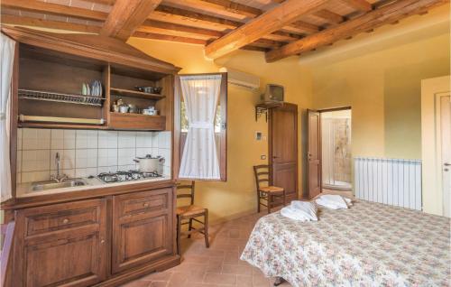  Amazing apartment in Castiglione d,Lago PG with 2 Bedrooms, WiFi and Outdoor swimming pool in Strada
