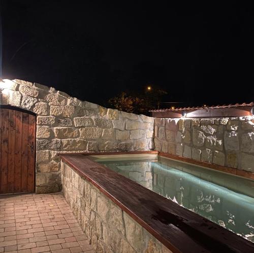 สระว่ายน้ำ, SG Apartmán se soukromým wellness (SG Apartman se soukromym wellness) in โนวา ปากา