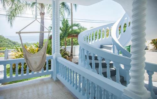 Suite for Couples with Private Deck Tub Unit 1 - image 7