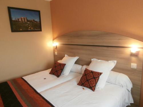 2 twin beds