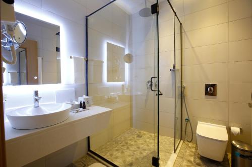 Grand Plaza Hotel - Jazan Room Type - Deluxe King Room