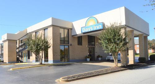 Bejárat, Days Inn by Wyndham Easley West Of Greenville/Clemson Area in Easley (Dél-Karolina)