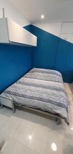Studio Apartment between Nice and Cannes - Marina baie des Anges - Beach restaurants shops - tea/coffee/sugar/bed linen and towels - image 10
