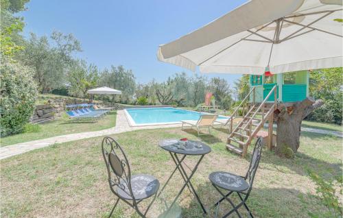 Swimming pool, Nice home in Pesaro -PU- with 4 Bedrooms, WiFi and Outdoor swimming pool in Gradara