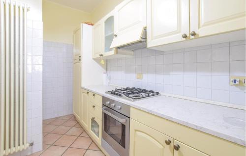 Kitchen, Nice Home In Pesaro -pu- With 4 Bedrooms, Wifi And Outdoor Swimming Pool in Gradara