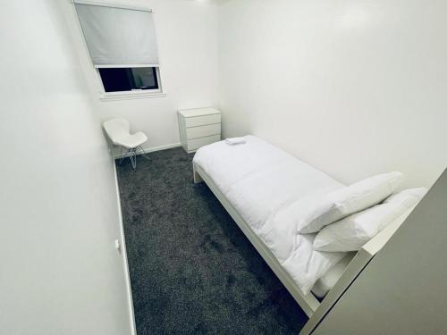 Modern 2 Bedroom Apartment With Free Parking, Glasgow (photo 5)