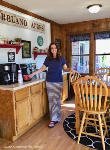 Plain & Fancy Bed & Breakfast - image 6