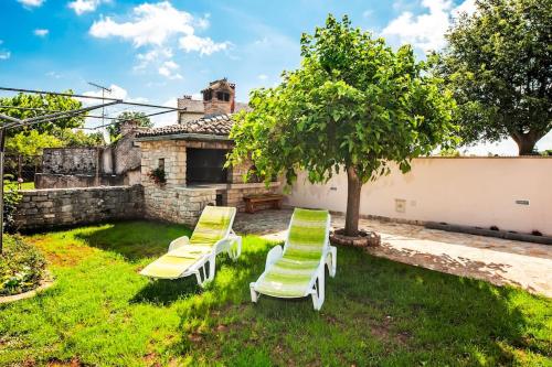 Charming House Nino with a fenced yard