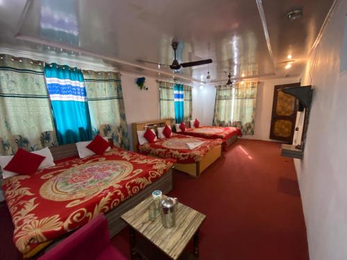 Hotel Young Mamta in Srinagar