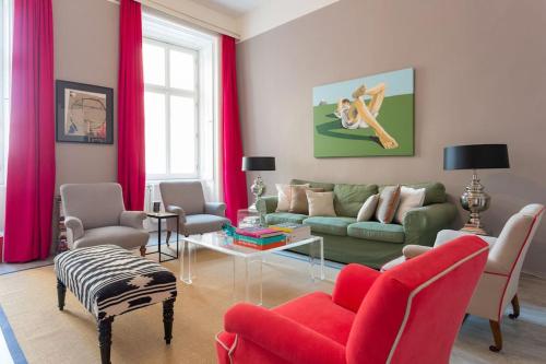  Generous Apartment Opera in Wien