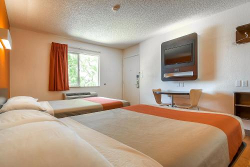 Motel 6-San Diego, CA - North The 2-star Motel 6 San Diego North offers comfort and convenience whether youre on business or holiday in San Diego (CA). The property features a wide range of facilities to make your stay a pleasant